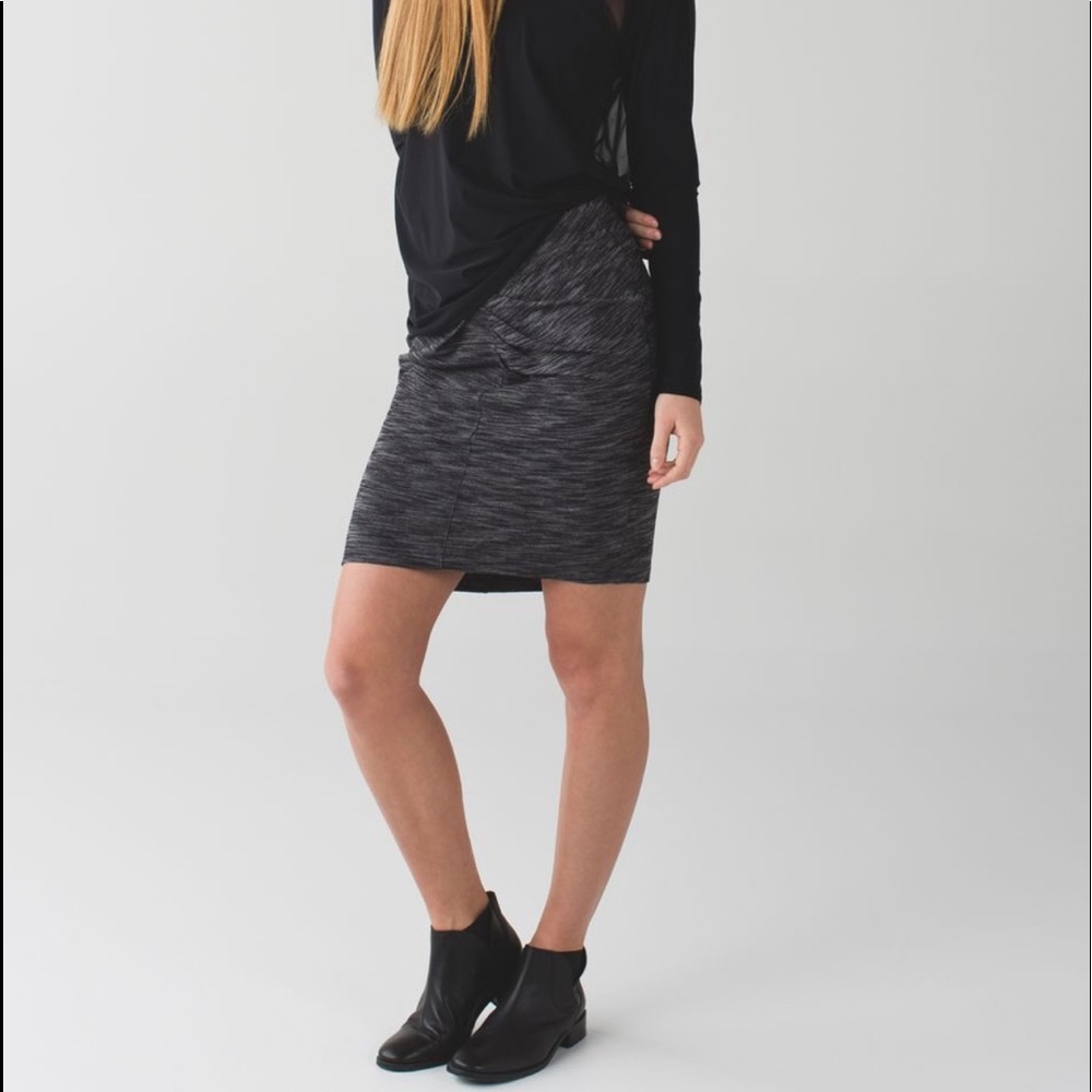 Women’s Heathered Black Knit Pencil Skirt